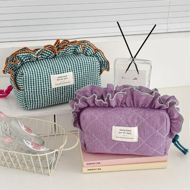 trousse de maquillage rétro à carreaux vichy grande capacité pour femme, pochette de voyage pour cosmétiques avec bord festonné et fermeture à nœud en ruban