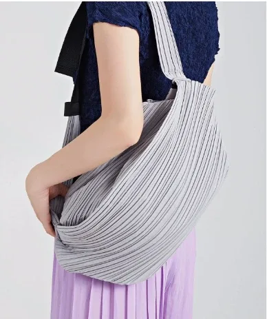 sac bandoulière miyake japonais décontracté et sportif, plissé, style gyoza, pour hommes et femmes, avec grande capacité et fermeture éclair simple -- sans étiquette