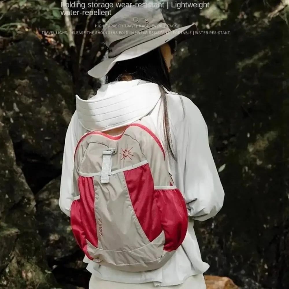 sac dos polyester gris clair rouge vif étoile stylisée pliable compact normcore minimaliste voyage loisir