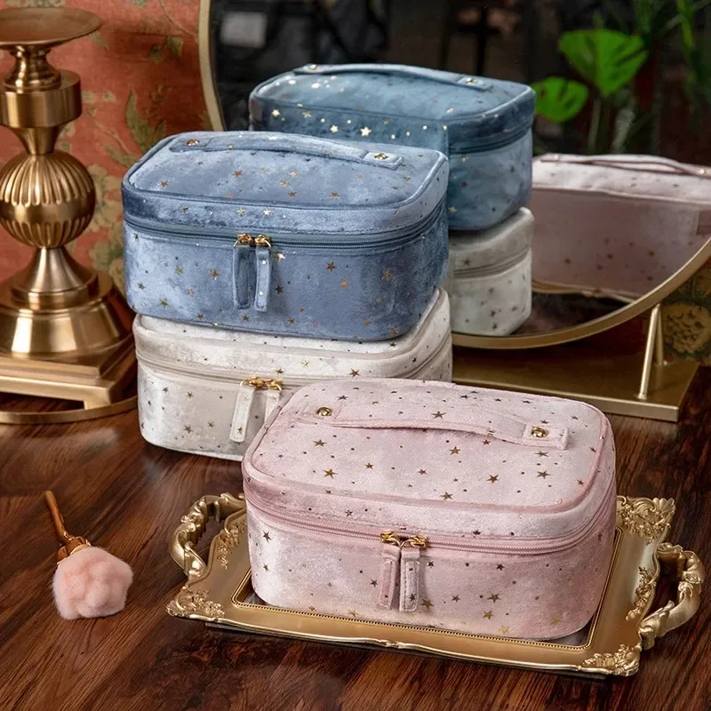 petit sac à cosmétiques de voyage portable, sac de rangement de cosmétiques en flanelle, sac à cosmétiques ciel étoilé de grande capacité pour femmes