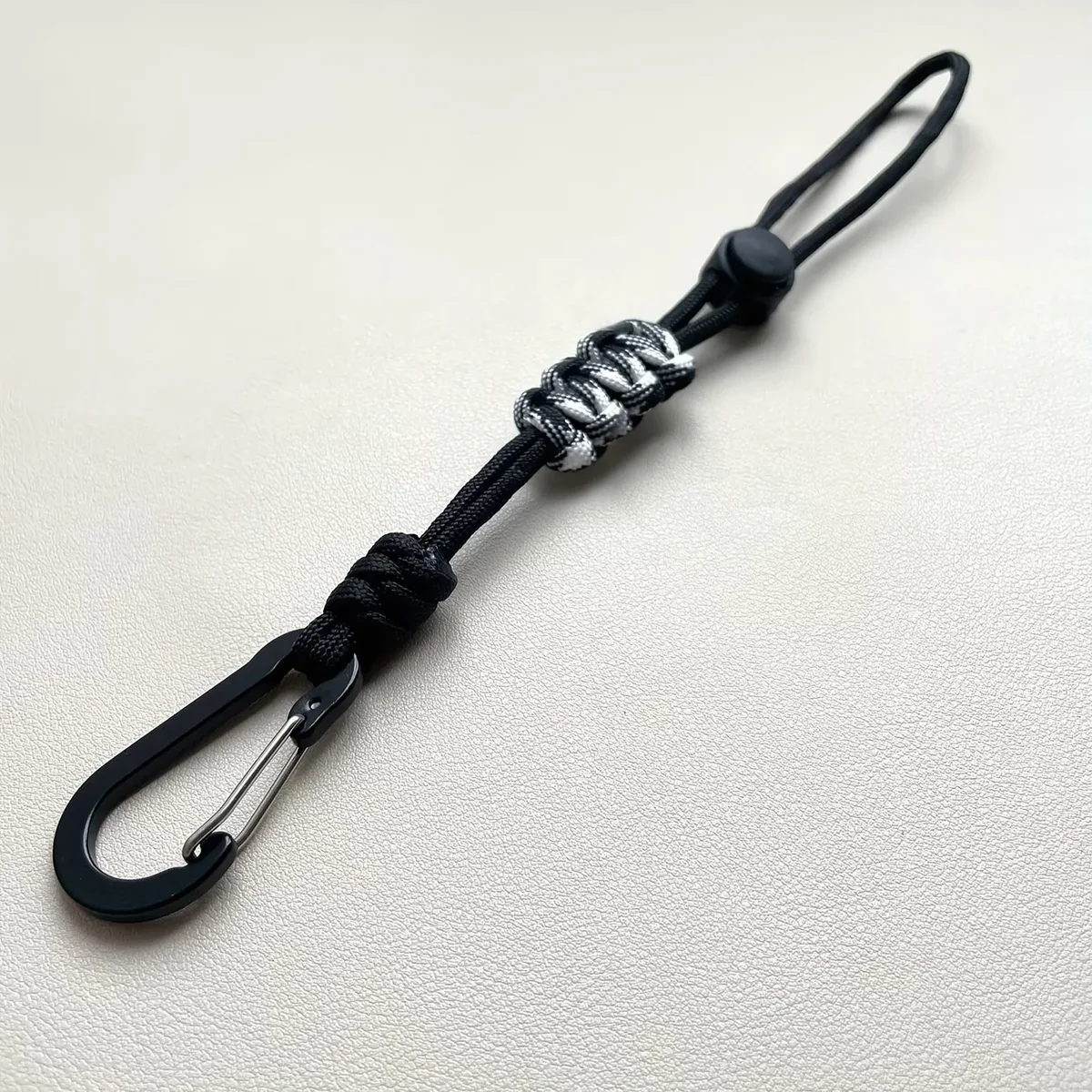 porte bouteille cordon paracord boucle métal nœud décoratif voyage randonnée jaune noir orange violet marron