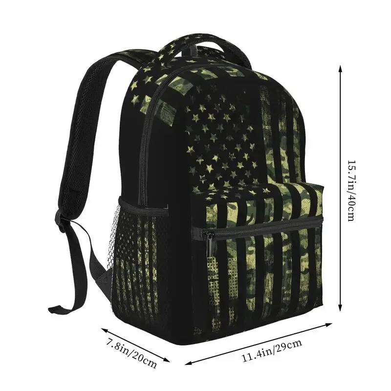 sac dos toile polyester noir motif américain rayures bleu rouge vert format rectangulaire poignées latérales fermeture glissière usage voyage école week-end vacances