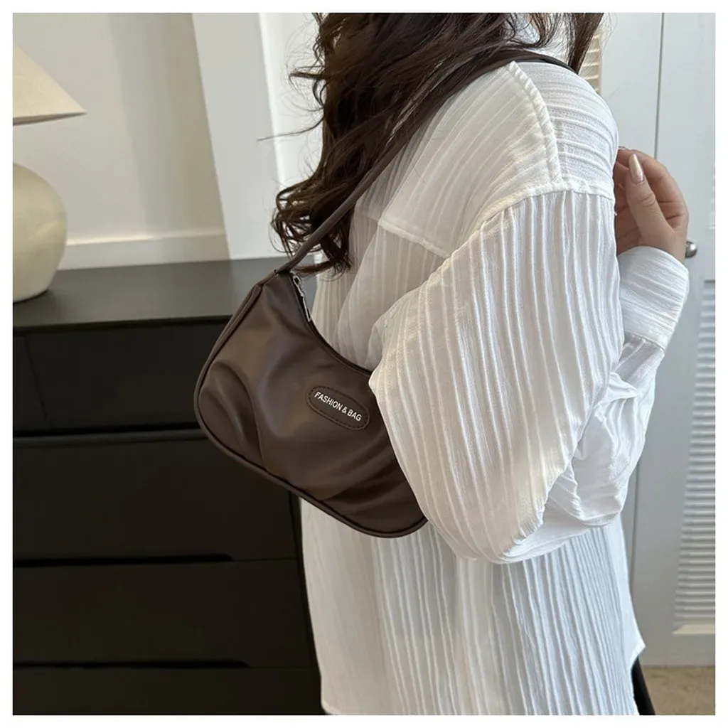 Sac fourre-tout en cuir PU, sac à bandoulière croissant de niche, sac à bandoulière pour femme, style urbain pour les sorties, les rendez-vous et le trajet quotidien