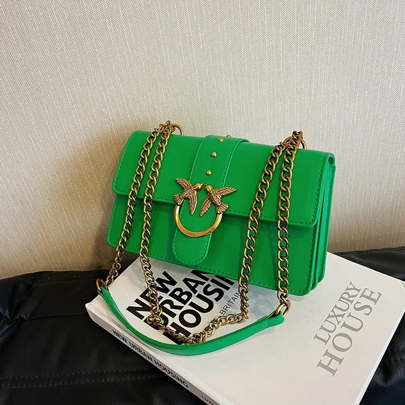 nouveau sac bandoulière chaîne pour femme, sac à l'épaule sous le bras style européen et américain, petit sac carré vintage avec décorations métalliques pour le quotidien