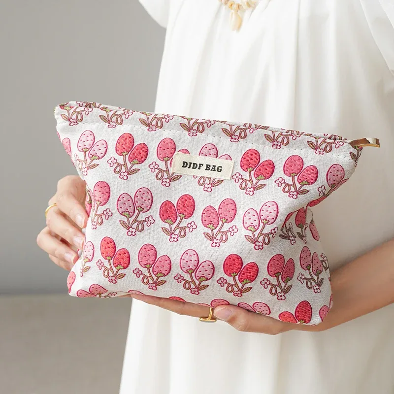 trousse toilette polyester floral fleur rose vert violet blanc motif géométrique marguerites bleu jaune voyage grande capacité