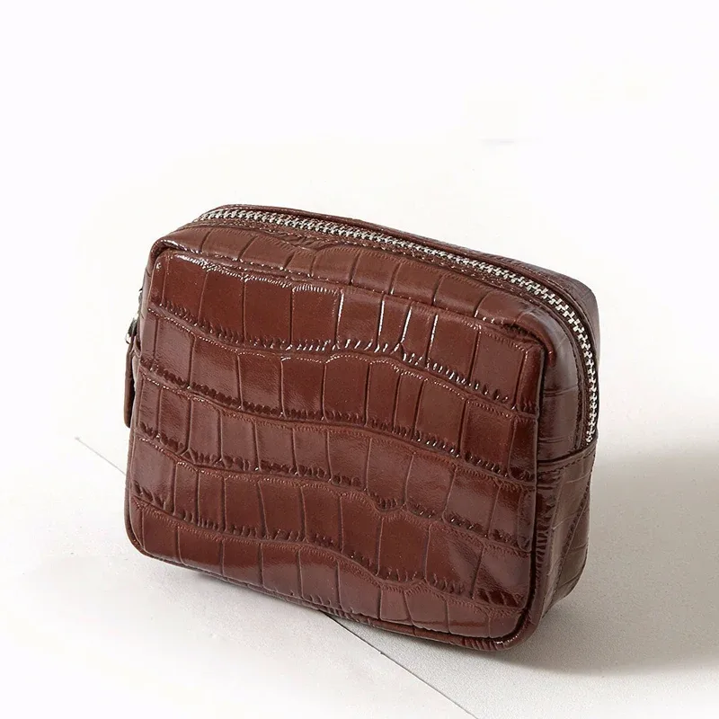 personnaliser les initiales en cuir véritable motif crocodile pochette mini boîte sacs de maquillage pour les femmes de luxe concepteur 2026 nouveau en cuir de vache naturel voyage affaires organisateur sac