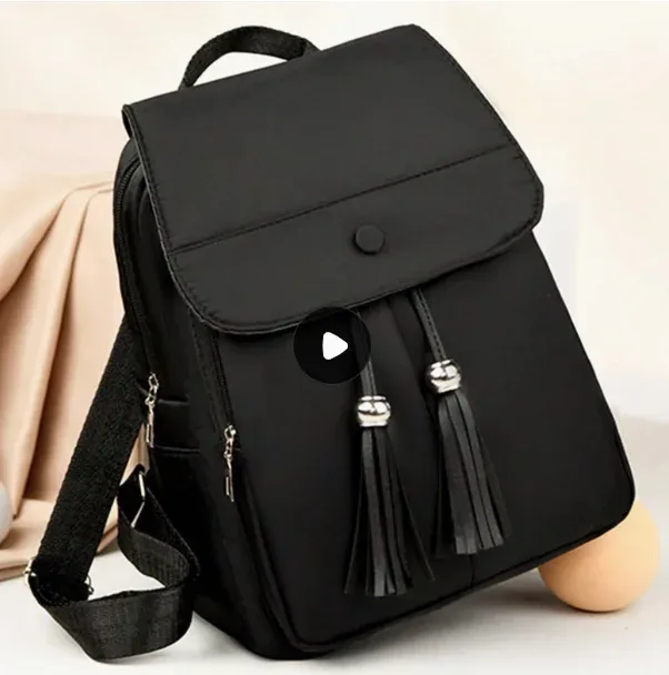 sac à dos uni pour femmes, au design élégant, idéal pour les trajets quotidiens, le travail et les voyages, avec une grande capacité et un poids léger.
