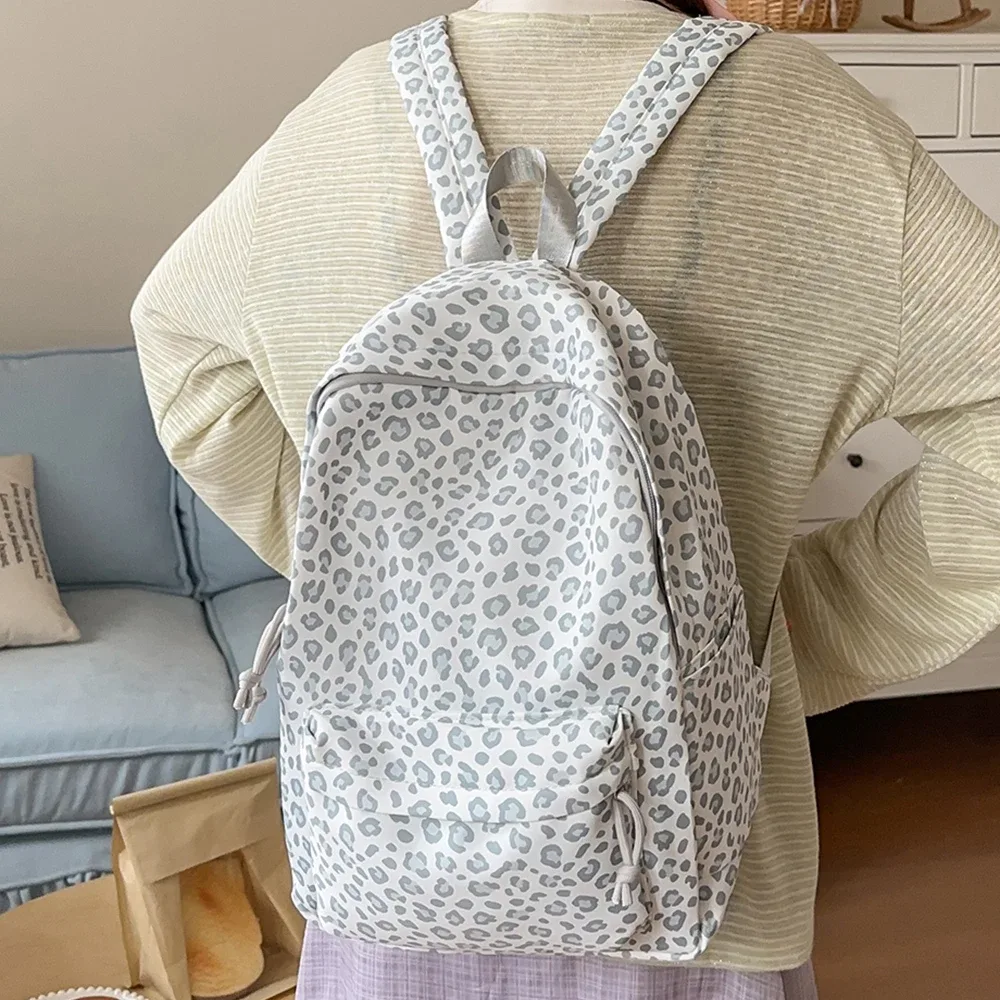 sac à dos imprimé léopard, sac à dos décontracté à motif léopard, multi-poches, en nylon souple, pour les promenades quotidiennes, les sorties du week-end, les sorties en ville