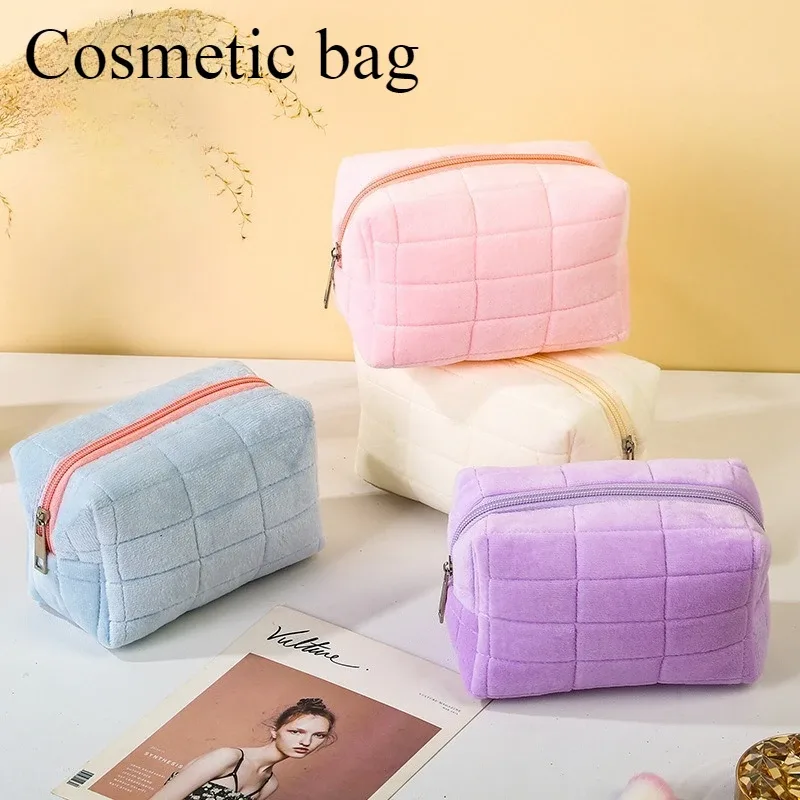 nouvelle trousse de toilette en peluche mignonne, sac de rangement pour produits de soin de la peau de voyage, sac de rangement de grande capacité pour téléphone portable féminin au design élégant