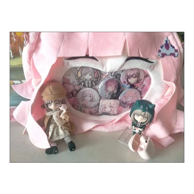 sac dos polyester rose dessin animé souriant avion pixelisé forme arrondie poignée souple compartiment intérieur usage voyage filles