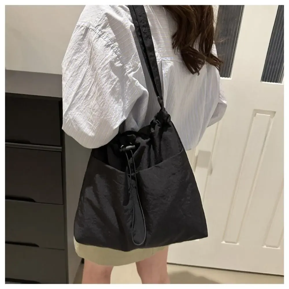 sac fourre-tout en nylon pour femmes, fourre-tout décontracté de voyage à la mode, sac à bandoulière avec cordon de serrage, grande capacité, sac seau étanche