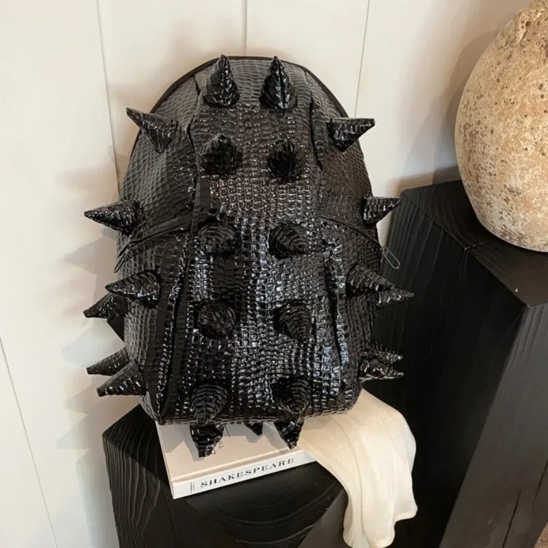style punk mode conception unique sacs à dos 2025 nouveau hérisson grande capacité sacs style chaud pu personnalité sacs de voyage spike