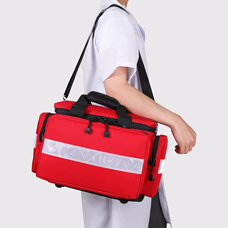 trousse de premiers secours extérieure de grande capacité avec bandes réfléchissantes, sac de rangement portable, options de transport multiples pour les premiers secours