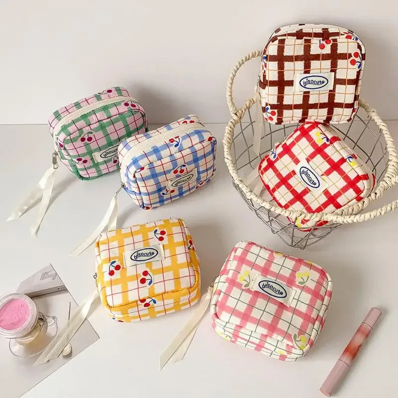 Grande trousse de toilette coréenne à carreaux, sac à serviettes hygiéniques à petites cerises de haute qualité, mini sac de rangement portable, sac pour écouteurs Bluetooth