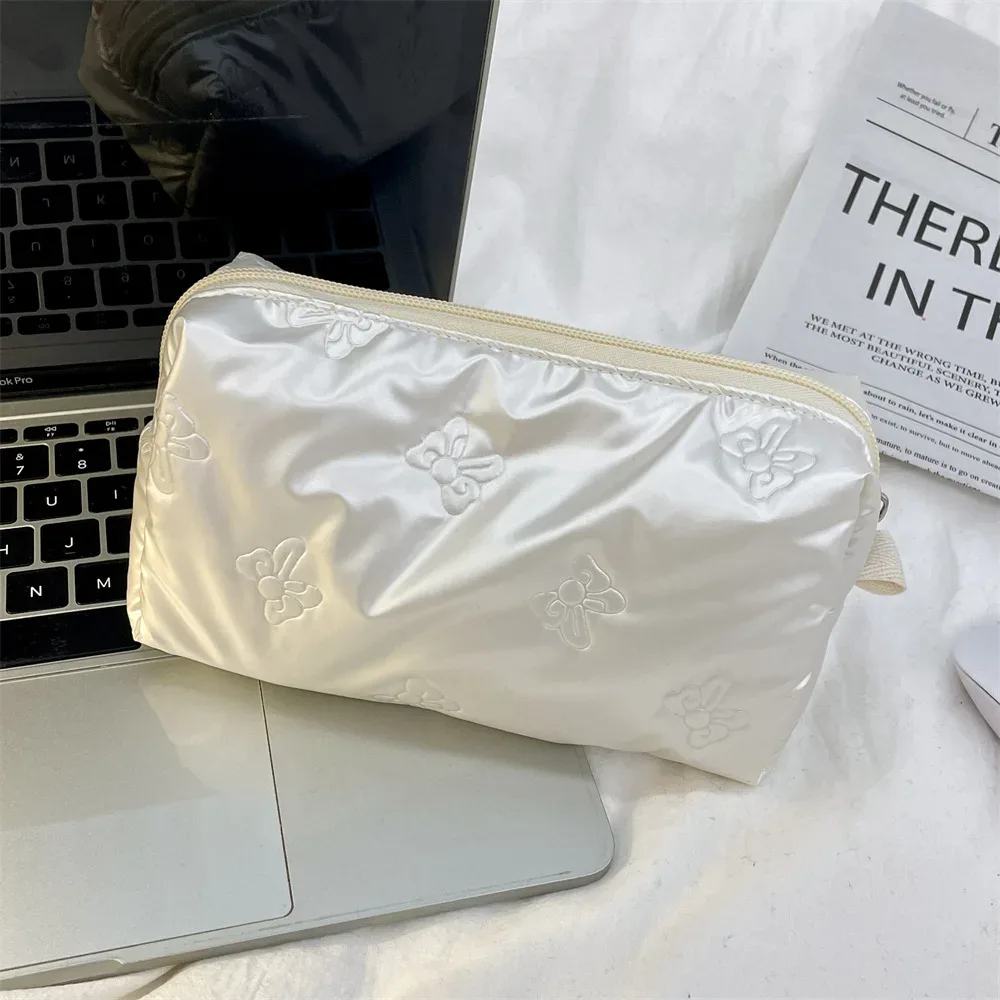 trousse satiny pu matelassé motifs papillons coeurs géométriques décontracté maquillage voyage cosmétiques blanc kaki gris vert argent doré