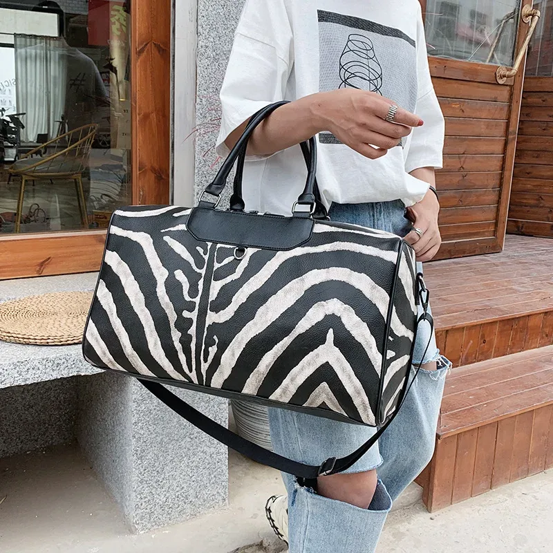 sac de voyage de mode sacs à main pour femmes grande capacité en cuir imprimé à rayures sac de sport grand fourre-tout week-end sac de sport de nuit pour les femmes