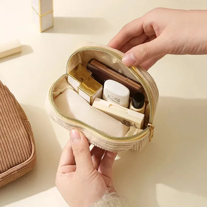 pochette polyester beige rayures verticales cosmétiques serviettes hygiéniques voyage femmes organisateur tranche usage polyvalent