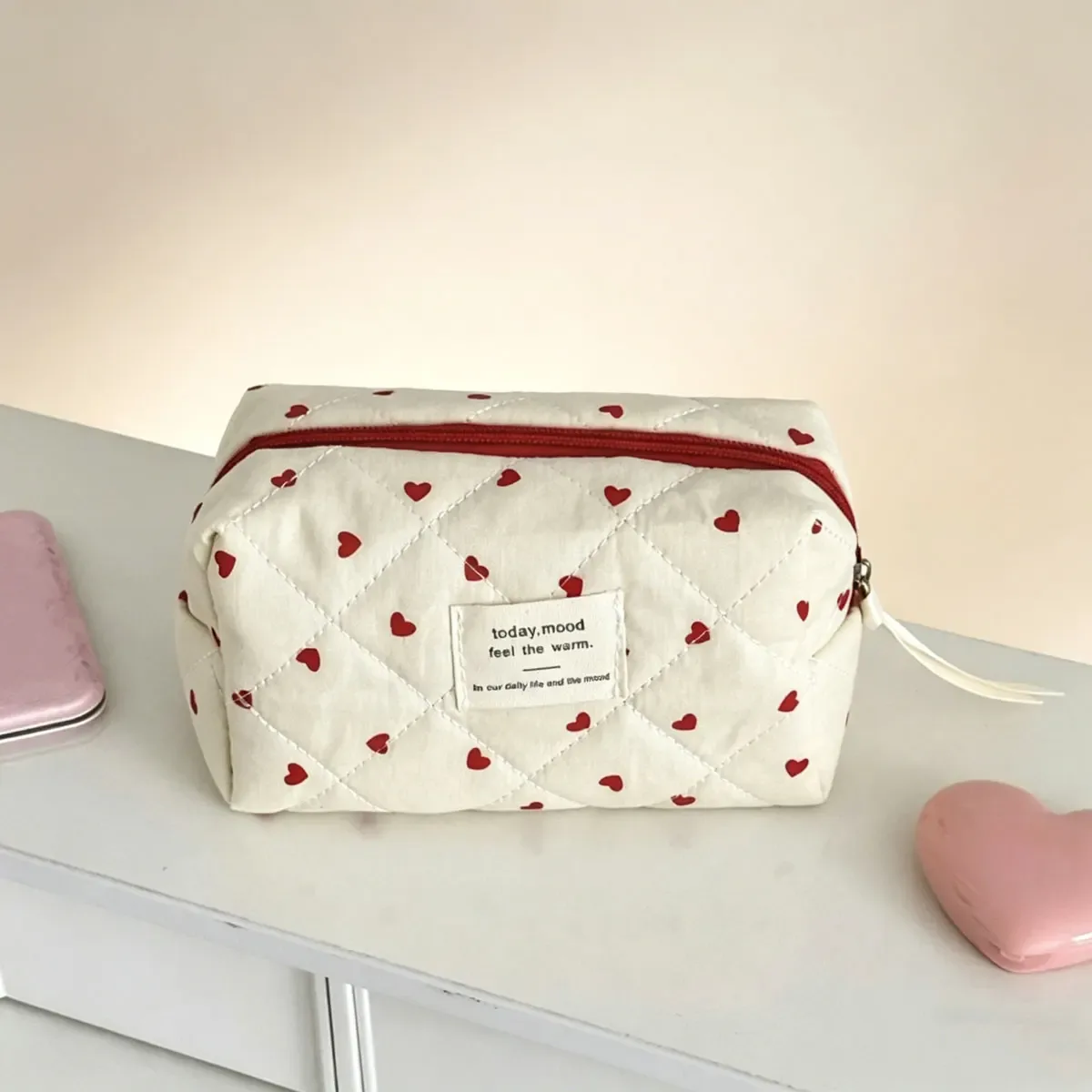 sac de maquillage portable pour femmes, sac de rangement rouge love, sac matelassé multifonctionnel de grande capacité, sac de rangement essentiel pour voyage