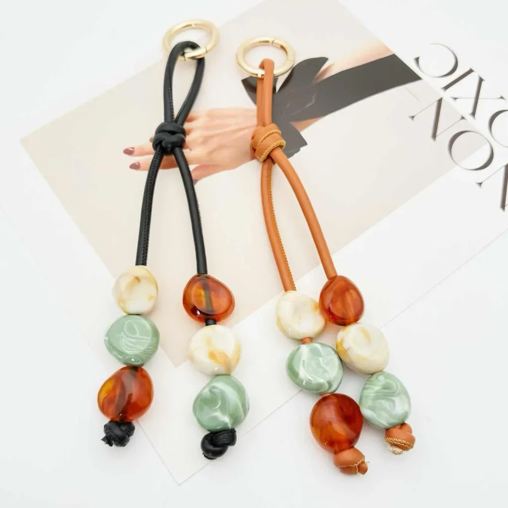 porte-clés en résine perlée, breloque de sac en cuir pu à perles plates, pendentif décoratif pour sac, porte-clés en cuir pu tressé pour valises