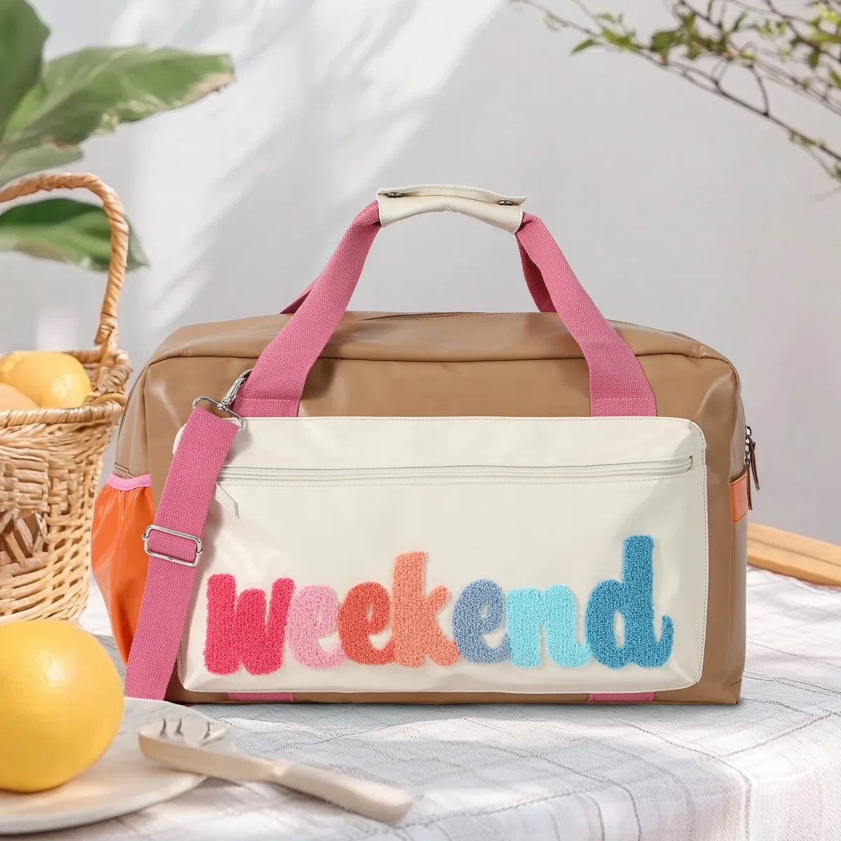 sac voyage nylon beige bandoulière amovible poignée supérieure week-end lettre brodee femmes vacances doux