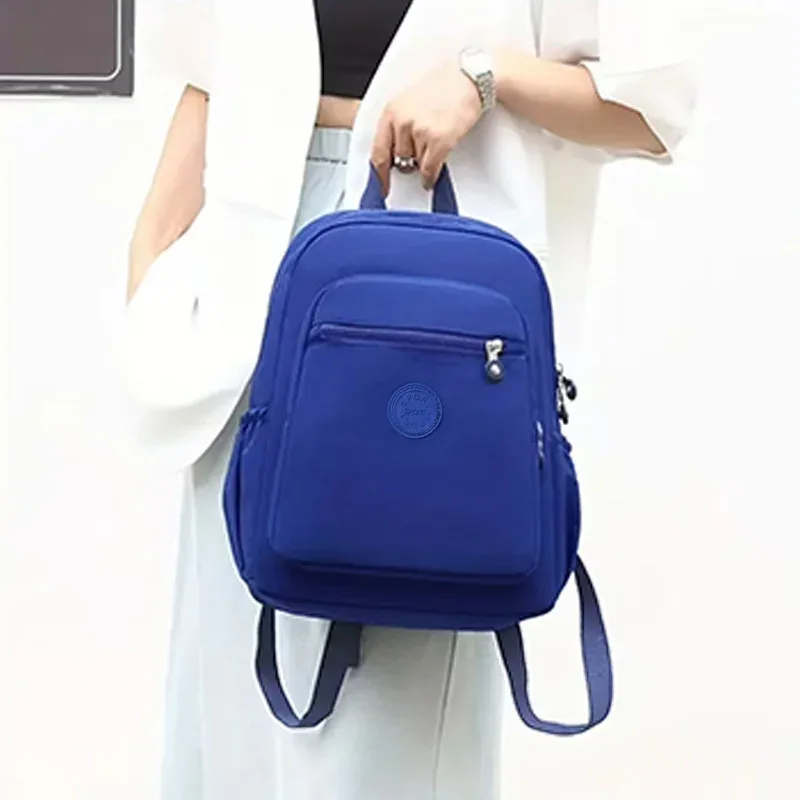 sac à dos chic et minimaliste pour femme, sac à dos en nylon durable anti-éclaboussures, sangle réglable pour les trajets quotidiens, le shopping et les activités de plein air