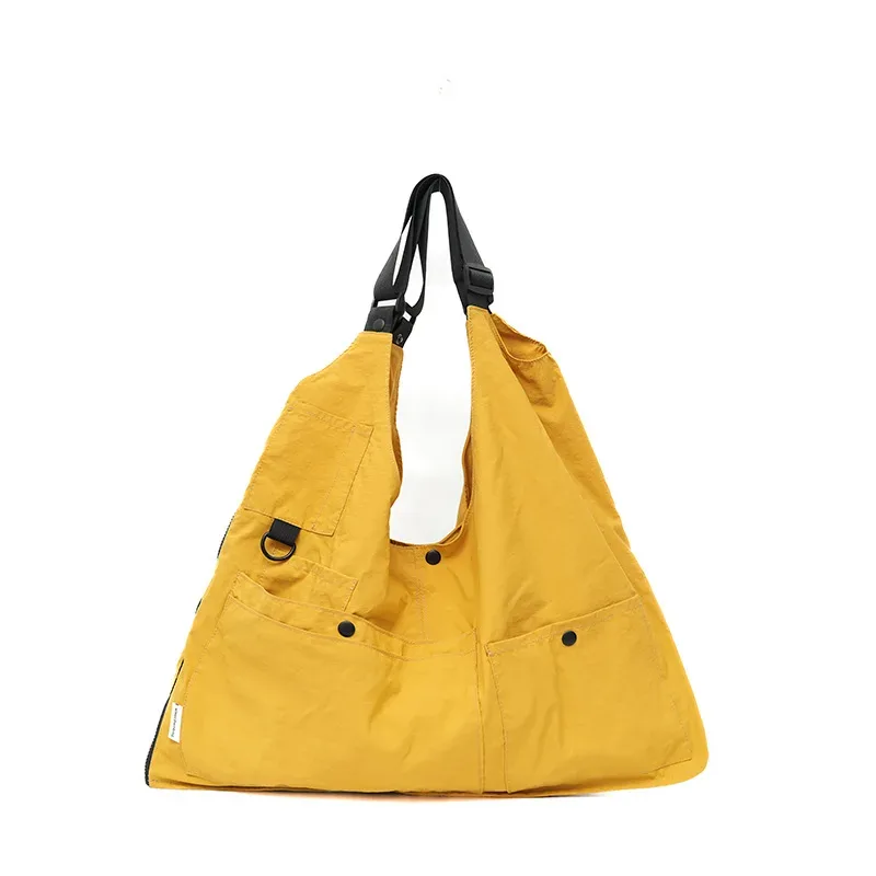 sac dos nylon jaune vert rose poches ouvertes bandoulière arquée fermeture éclair capacité inferieure deuxize litres usage voyage décontracté jacquard