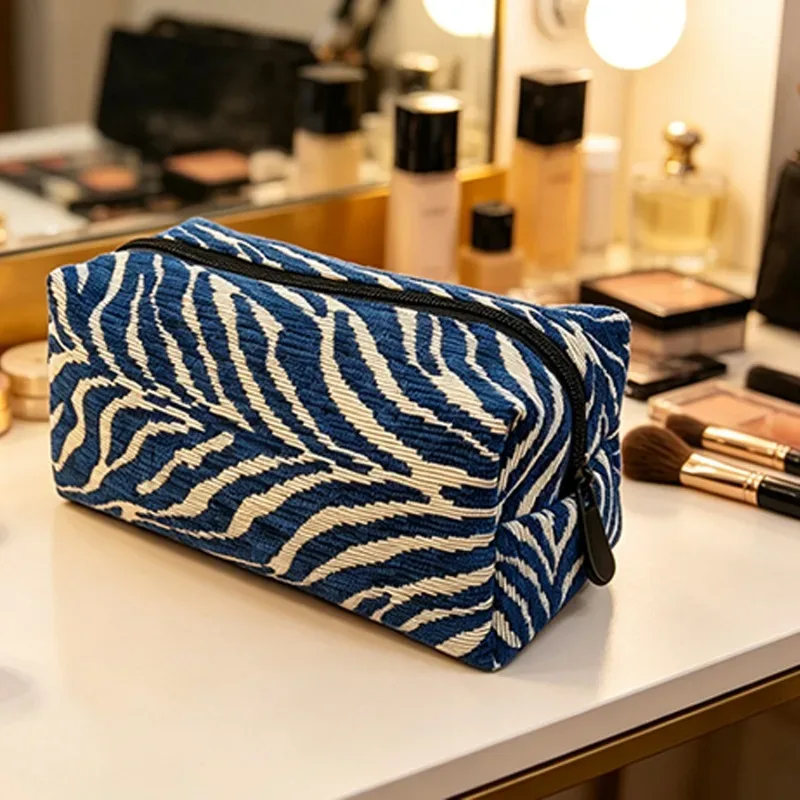 pochette cosmétique en forme de toast, motif zèbre, en chenille, grande capacité, pochette de rangement portable pour voyage, sac à maquillage esthétique