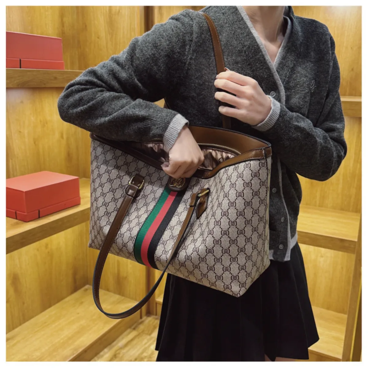 nouveau sac à main de luxe pour femme, motif floral café, avec design rayé rouge et vert, en cuir souple, grande capacité, sac sous le bras, tendance