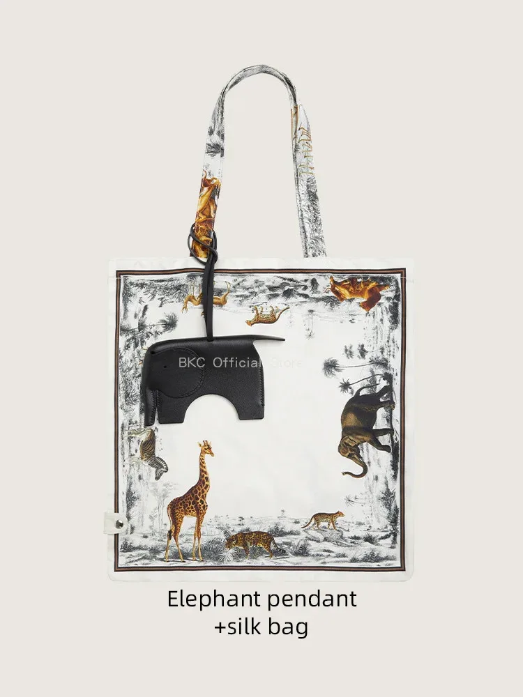 Breloque de sac éléphant en peau de mouton avec pochette de rangement en soie, ornement décoratif 2-en-1 et organisateur pratique, accessoire en cuir