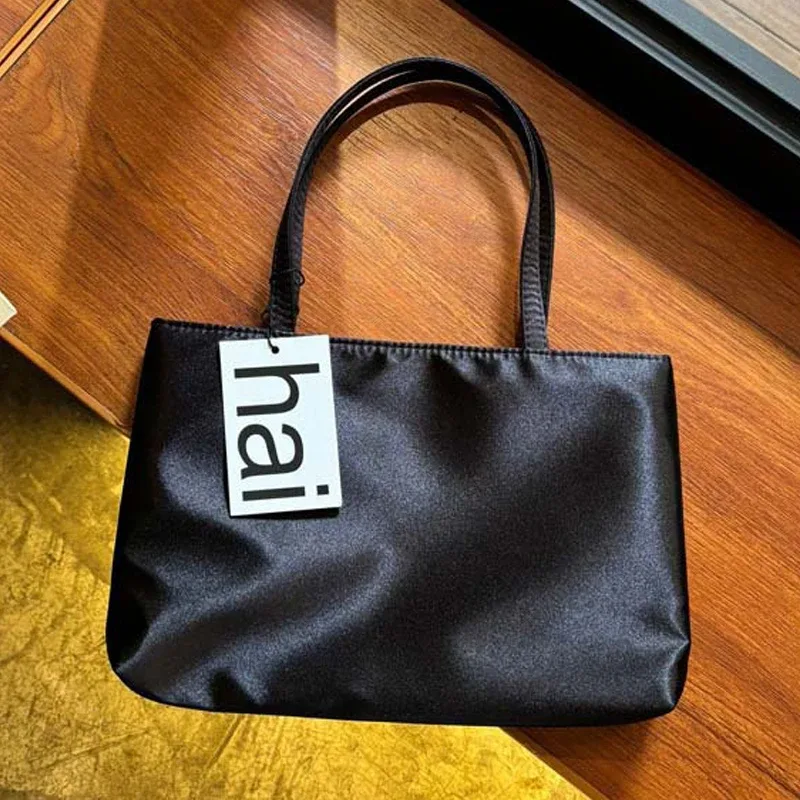 sac à main de luxe élégant en satin de soie pour femme, petit sac fourre-tout de couleur unie, sac à bandoulière polyvalent pour le quotidien et les déplacements