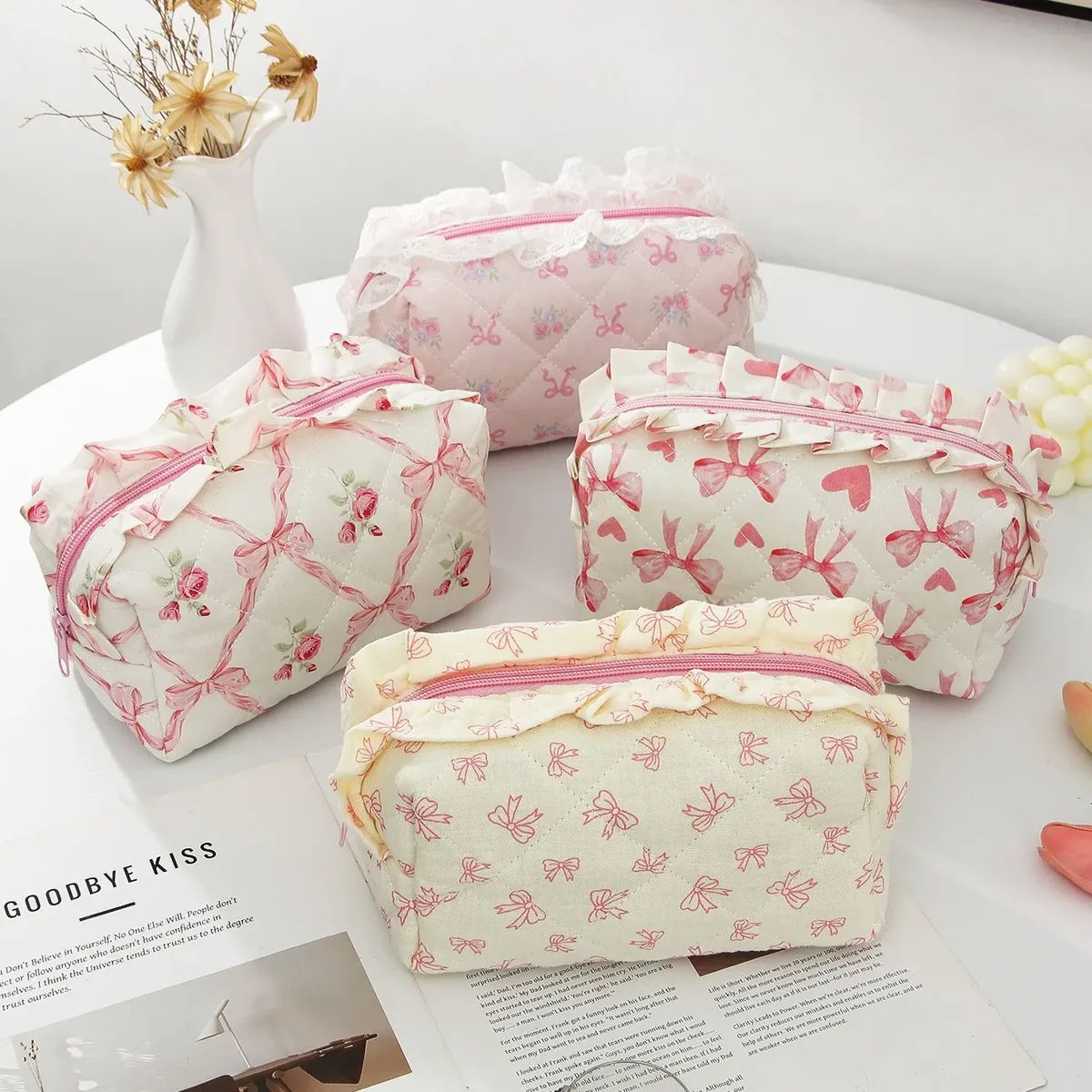 sac de maquillage imprimé floral avec nœud papillon à bord ébouriffé, sac à stylos matelassé de grande capacité, sac de rangement de cosmétiques pour femmes, sac de lavage de voyage, pochette