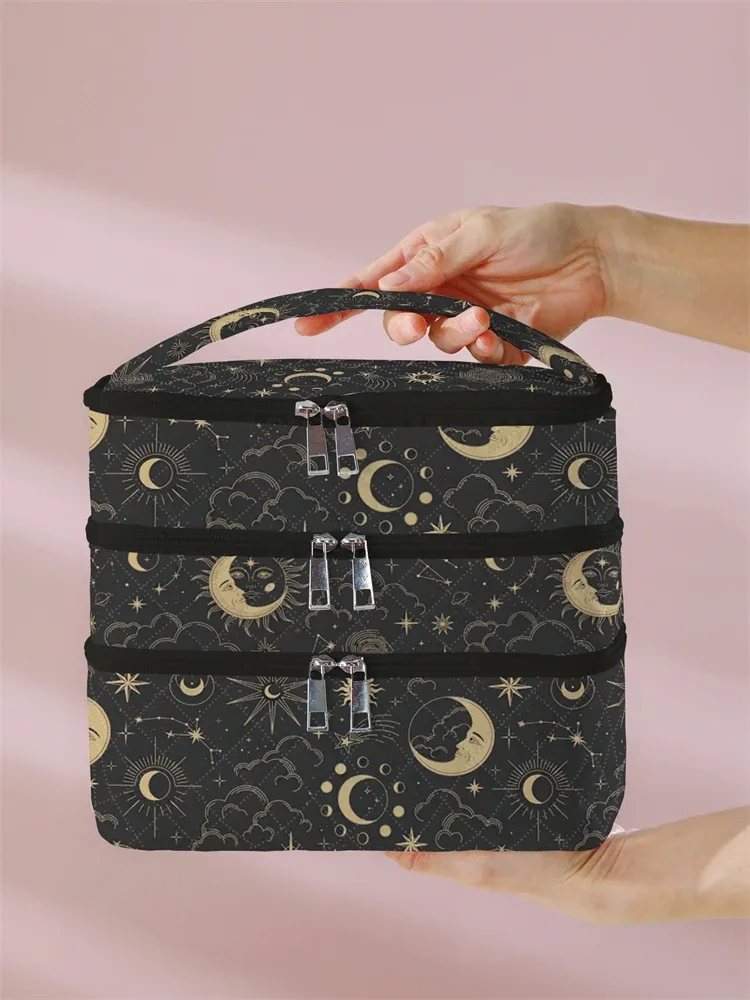 1 pièce, sac à cosmétiques à 3 couches à motif de lune et d'étoile, sac de gestion de maquillage multifonctionnel, douche de baignoire, portefeuille, cosmétiques portables, rouge à lèvres, brosse, organisateur de soins de la peau, sac à cosmétiques à 3 couches à motif ciel étoilé