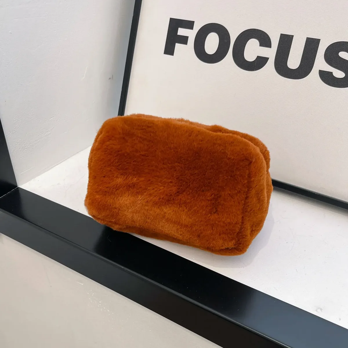 pochette à maquillage en peluche, sac cosmétique sécurisé en fausse fourrure, pochette à maquillage moelleuse, pochette cosmétique grande capacité en peluche pour pochette élégante