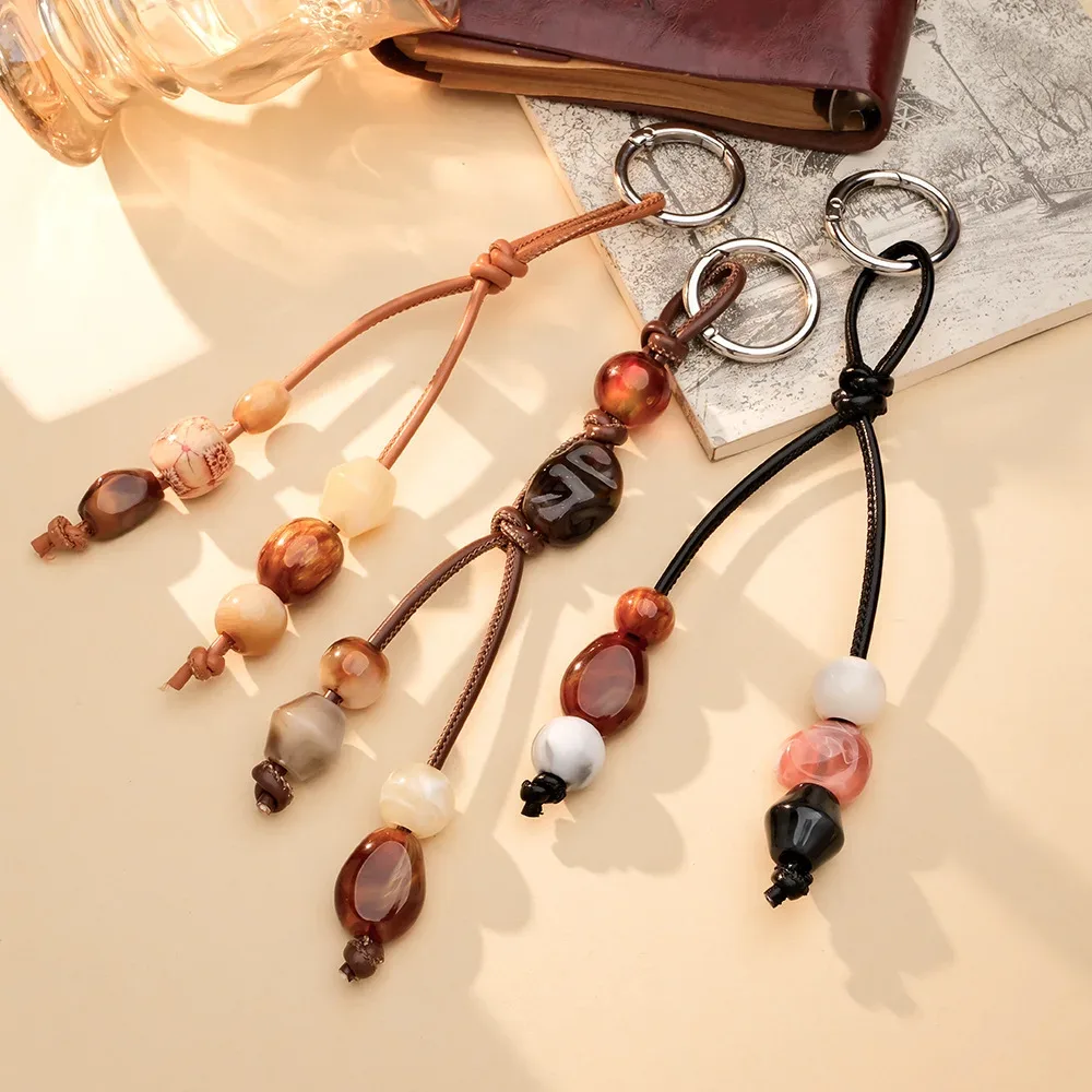 porte-clés vintage en résine avec cordon en cuir pour homme et femme, accessoire rétro pour sac à dos, cadeau pour usage quotidien et voyage