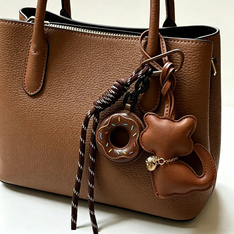 Porte-clés mignon en cuir en forme de chat, pendentif esthétique pour sac à dos, cadeau pour les amoureux des chats, femmes et filles