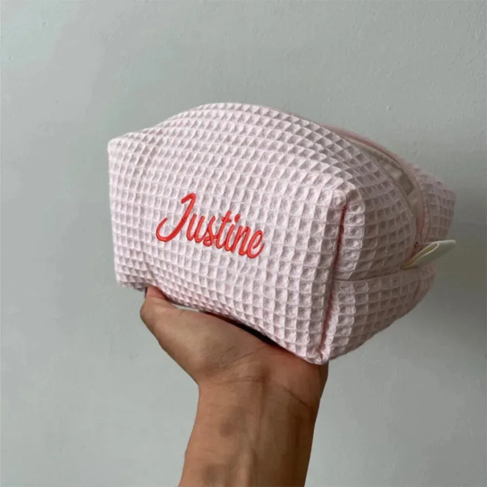 Trousse à cosmétiques personnalisée en velours côtelé - Nom de broderie personnalisé, trousse de toilette de voyage pour femme, trousse de rangement de toilette, cadeau d'anniversaire idéal