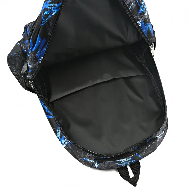 sac dos nylon camouflage bleu noir rouge format rectangulaire poche avant zippée fermeture éclair usage scolaire voyage