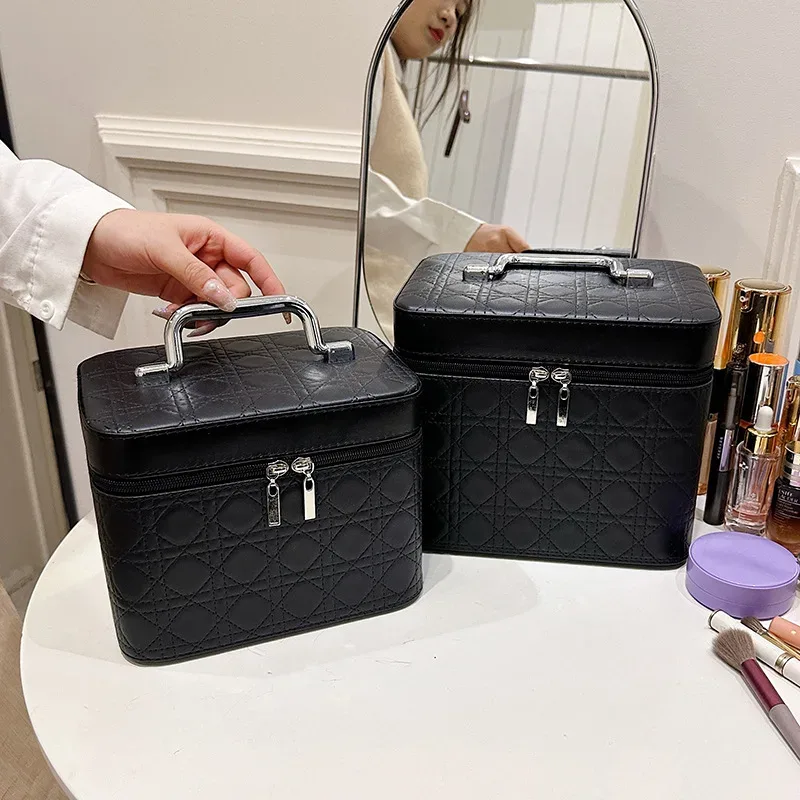 nouvelle trousse de maquillage grande capacité 2026 en couleur unie avec broderie, boîte de rangement cosmétique pour demoiselles d'honneur et usage domestique en matière pu