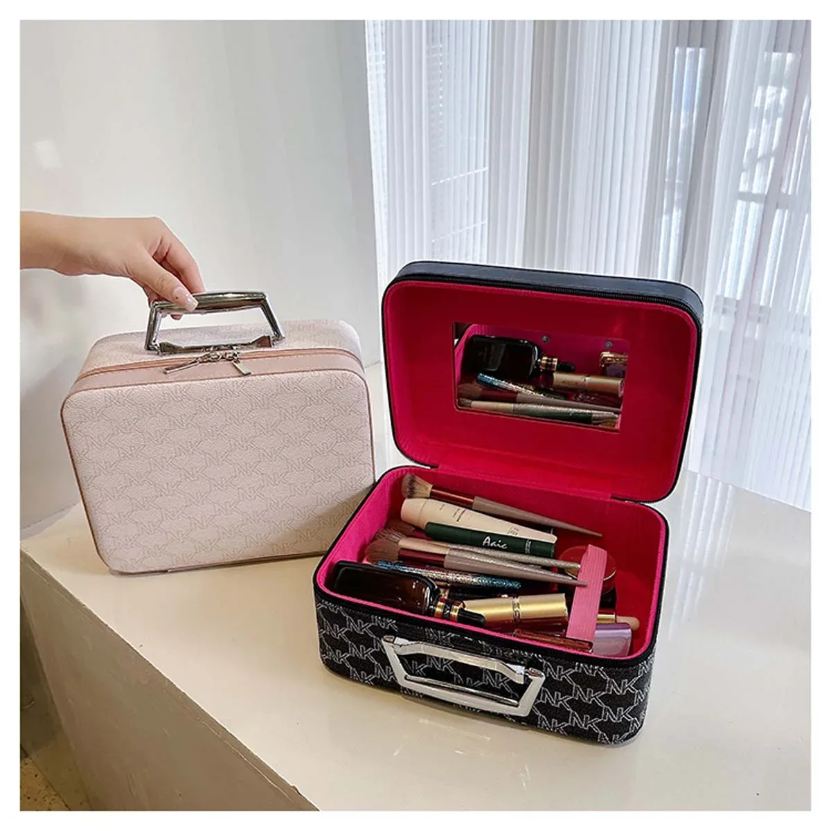 trousse de maquillage alphabet grande capacité, trousse de toilette, style portable, niveau d'apparence élevé, plat, nouveau