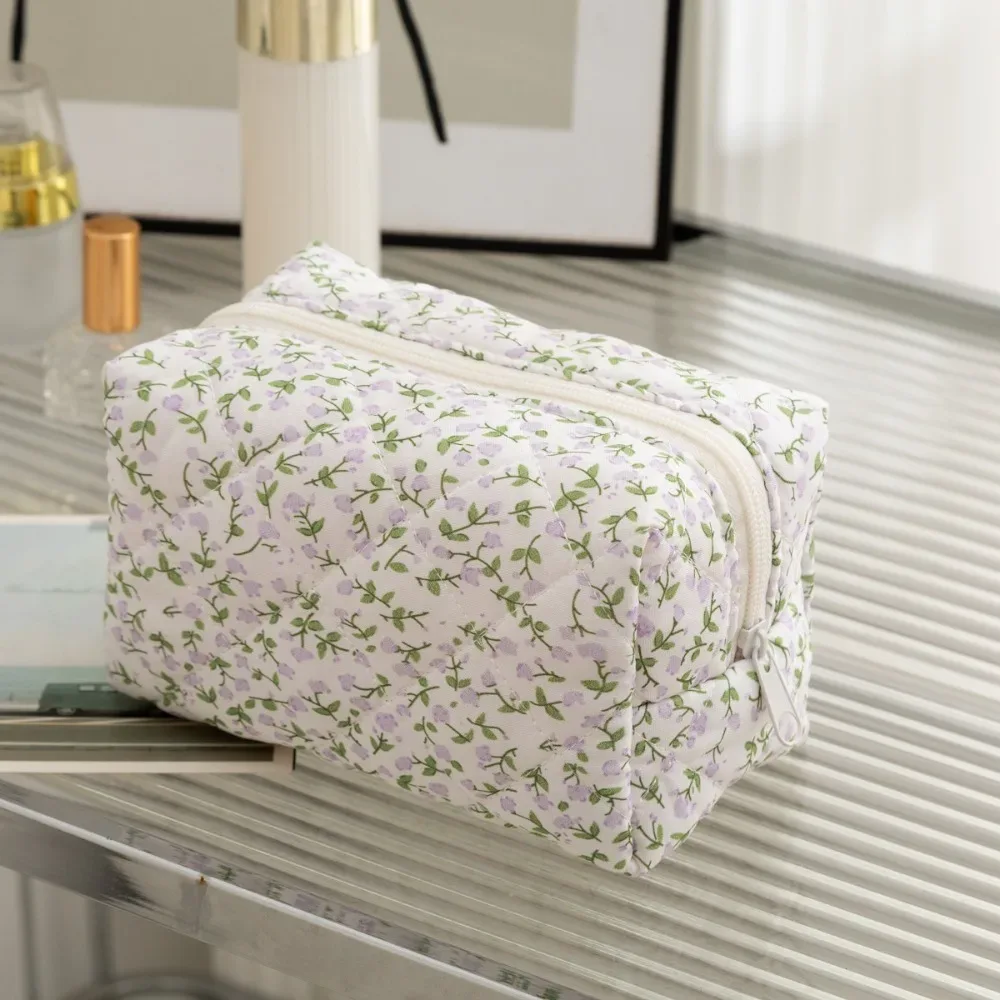 trousse de maquillage portable en coton matelassé à fleurs, sac à main de toilette multifonctionnel de grande capacité, porte-monnaie léger pour femmes