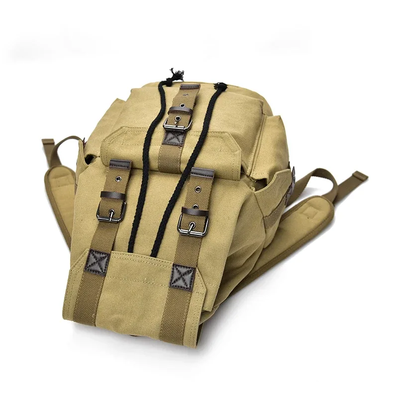 sac dos toile beige clair marron bandes horizontales verticales poche rabat bandoulière arquée préppy style jacquard