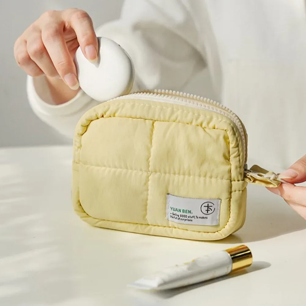 trousse de maquillage matelassée carrée type puffer, pochette cosmétique souple couleur unie, sac de rangement pour soins de la peau, voyage