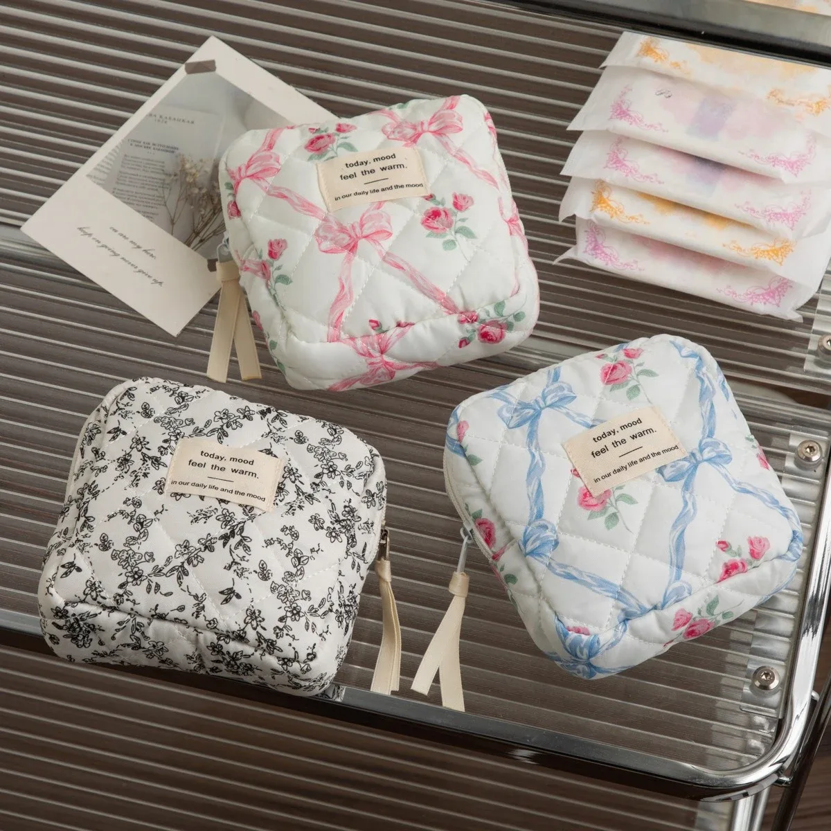 mini sac à cosmétiques carré mignon pour femmes, écouteurs portables, rouge à lèvres, serviettes hygiéniques, pochette de rangement, petits sacs de maquillage à fermeture éclair