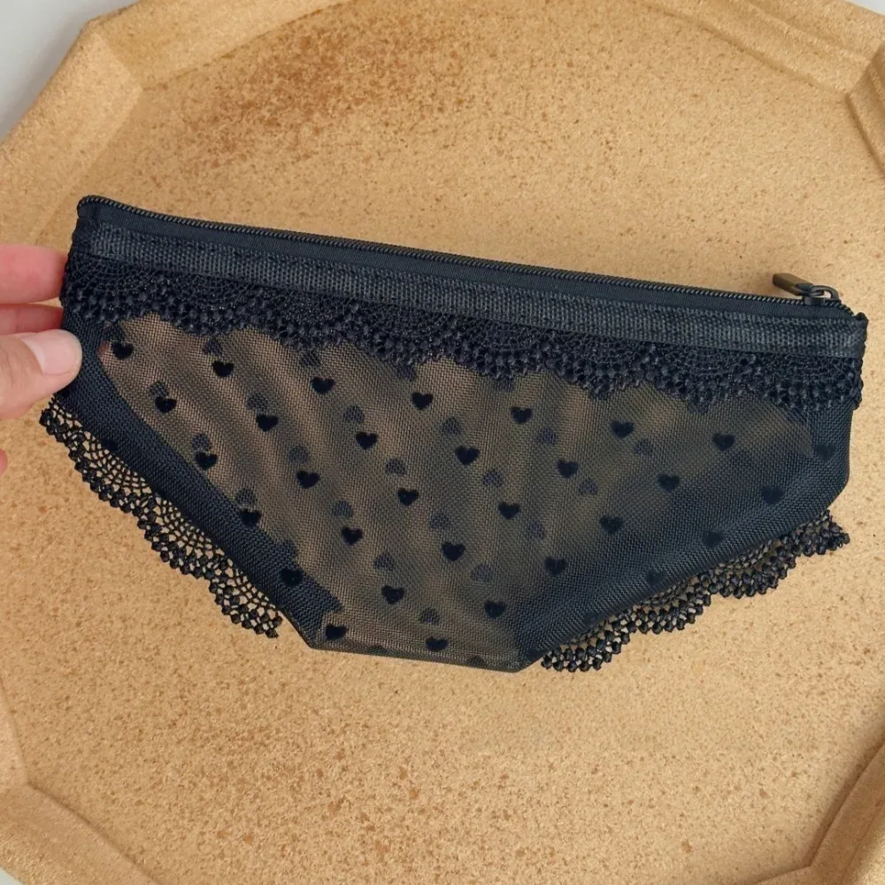 pochette de rangement cosmétique unique en forme de slip, transparente en maille, style y2k, avec dentelle et motif cœur, pour le voyage