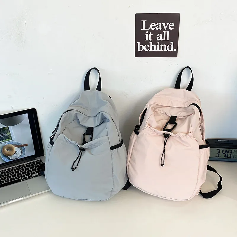 sac à dos plissé en nylon pour femme, style urbain simple, imperméable, grande capacité, idéal pour les trajets quotidiens et les étudiants