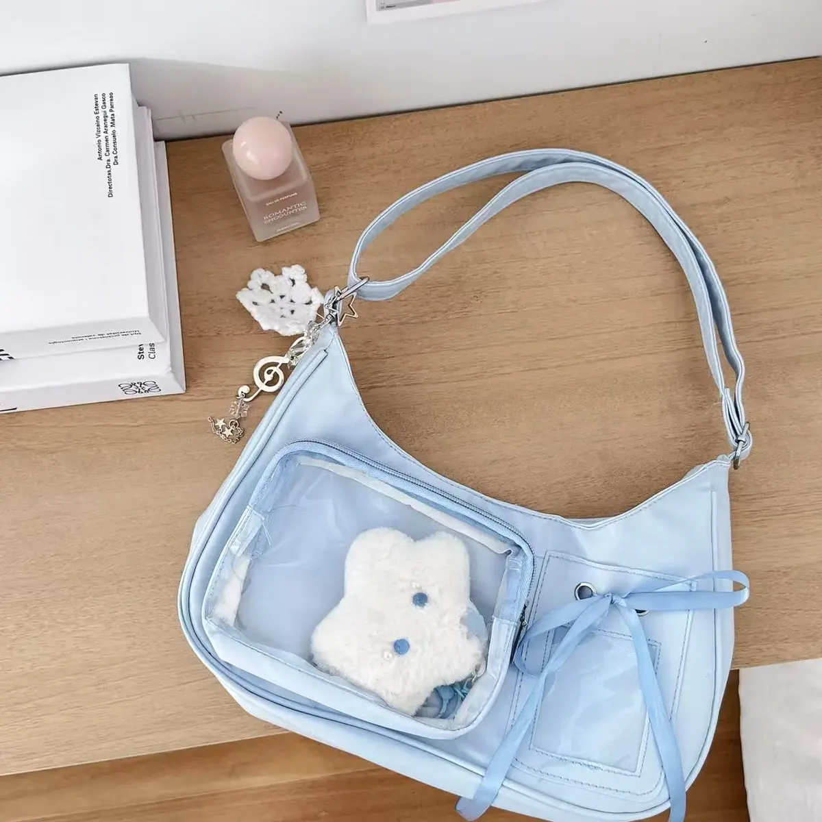 sac bandoulière polyvalent et léger pour les trajets quotidiens et les loisirs, tendance mode de niche, haute valeur, transparent