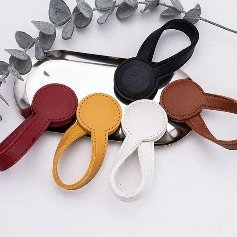 poignée sac cuir bouton central forme ovale couleur noire jaune rouge marron doré rose orange blanche usage voyage robuste