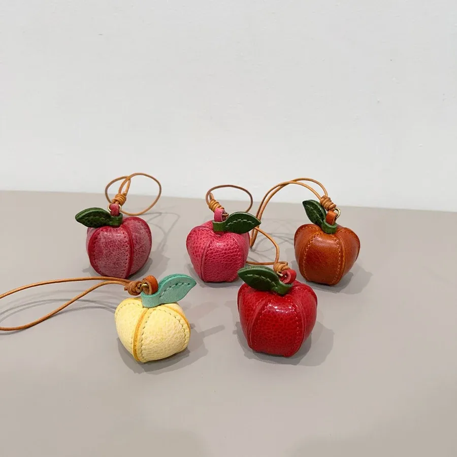 pendentifs en cuir véritable faits à la main pour sacs, sacs à main, sacs à dos, breloques mignonnes en cuir, accessoires porte-clés fruits