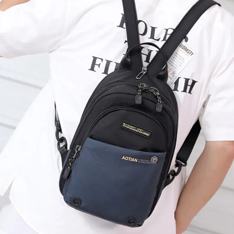 sac dos nylon bleu marine noir polyvalent compact grande capacité voyage sport jour usage courant