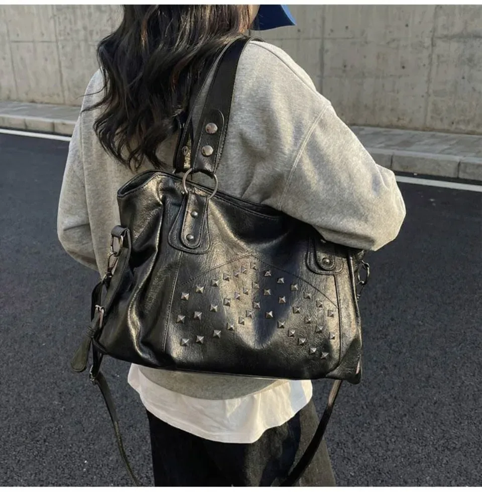 sacs à main rivet punk grande capacité, sacs fourre-tout décontractés en cuir souple de qualité supérieure, sacs à bandoulière pour le quotidien, les trajets et les voyages